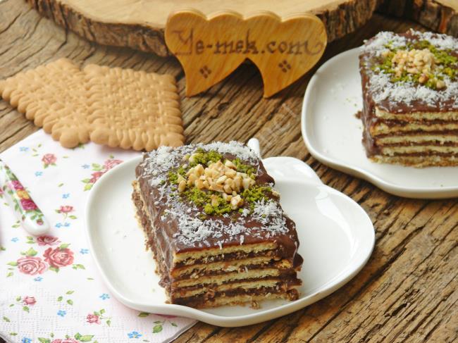 Bisküvili Yaş Pasta Tarifi, Nasıl Yapılır? (Resimli) Yemek Tarifleri