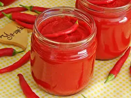 Acı Biber Salçası