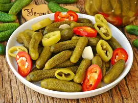 Acılı Kornişon Turşusu