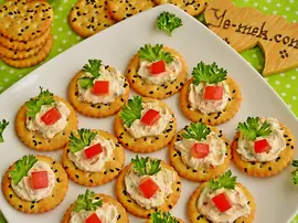 Baharatlı Peynirli Kanepeler