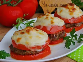 Beşamel Soslu Domatesli Köfte