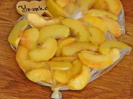 Buzlukta Şeftali Saklama