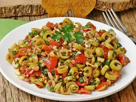Cevizli Zeytin Salatası