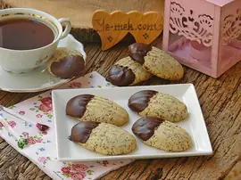 Çikolatalı Haşhaşlı Susamlı Kurabiye