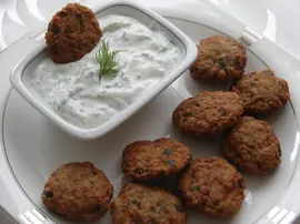 Dip Soslu Tavuk Köftesi