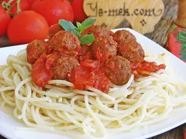 Domates Soslu Köfteli Makarna