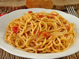 Domatesli Peynirli Makarna