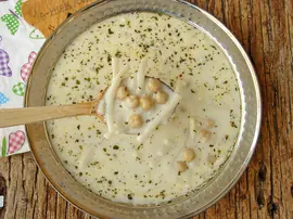 Erişteli Nohutlu Yayla Çorbası