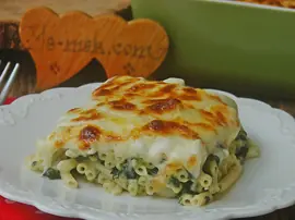 Fırında Beşamel Soslu Ispanaklı Makarna