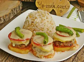 Fırında Kaşarlı Köfte Ve Patates