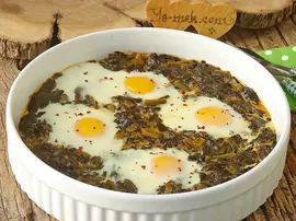 Fırında Yumurtalı Ispanak Yemeği