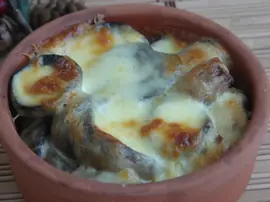 Güveçte Mantar Graten