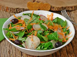 Havuçlu Turplu Roka Salatası