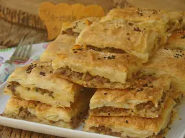 Hazır Yufkadan Kıymalı Börek