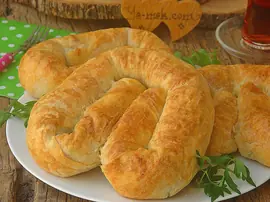 Hazır Yufkadan Kıymalı Kol Böreği