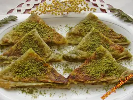 Hazır Yufkadan Tavada Tereyağlı Fıstıklı Katmer