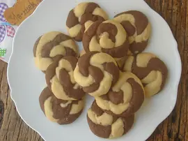 İki Renkli Burgu Kurabiye