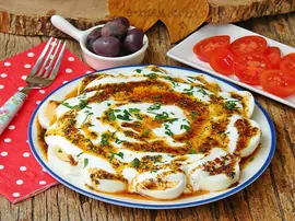 Kahvaltılık Yoğurtlu Yumurta