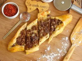 Kavurmalı Kaşarlı Karadeniz Pidesi