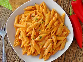 Kırmızı Biber Soslu Makarna