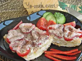 Kırmızı Biberli Ekmek Pizzası