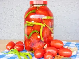 Kırmızı Domates Turşusu
