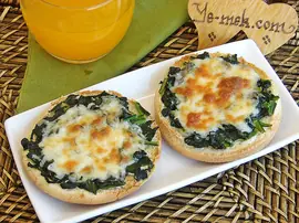 Fırında Kremalı Ispanaklı Ekmek Pizzası