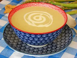 Kremalı Kuşkonmaz Çorbası