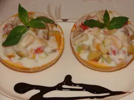 Kremalı Meyve Salatası (Greyfurt Çanağında)