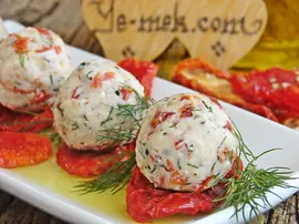 Kuru Domatesli Peynir Topları