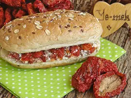 Kuru Domatesli Sandviç