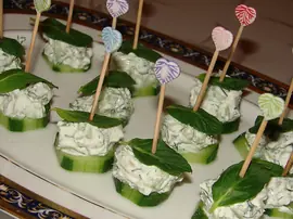 Labneli Salatalık Kanepeleri