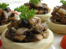 Mantarlı Enginar Dolması (Zeytinyağlı)