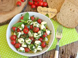Domatesli Mozarella Peynirli Salata