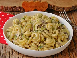Pırasalı Mantarlı Makarna