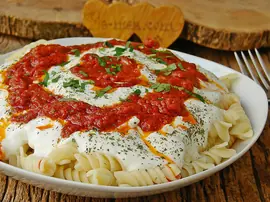 Salçalı Yoğurtlu Makarna