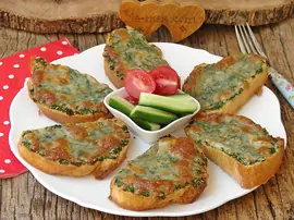 Sarımsaklı Ekmek Dilimleri