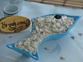 Sebzeli Yoğurtlu Tavuk Salatası