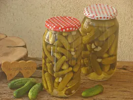 Sıcak Suyla Kornişon Turşusu