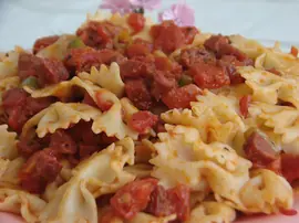 Sucuklu Domatesli Makarna