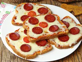 Sucuklu Ekmek Dilimleri