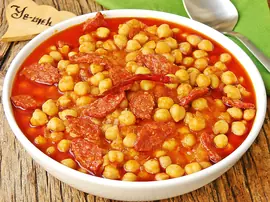 Sucuklu Nohut Yemeği