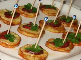 Fırında Sucuklu Patates Kanepeleri