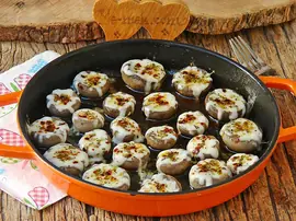 Tavada Kaşarlı Mantar