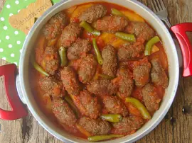 Tencerede İzmir Köfte
