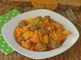 Tencerede Köfteli Karnabahar Yemeği