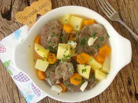 Tencerede Sebzeli Et Haşlama