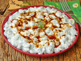 Yoğurtlu İç Bakla Salatası