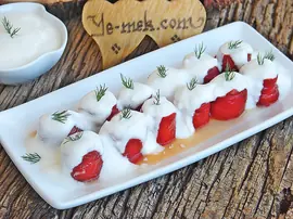 Yoğurtlu Közlenmiş Kırmızı Biber Salatası