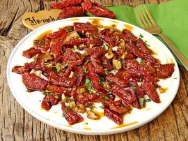 Yoğurtlu Kuru Domates Mezesi